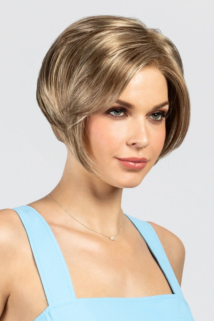 Model wearing the short synthetic wig.
