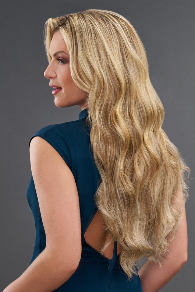 Close up of the back of model wearing the EasiExtensions 20 inch showing the 10 peice clip in extensions kit. 