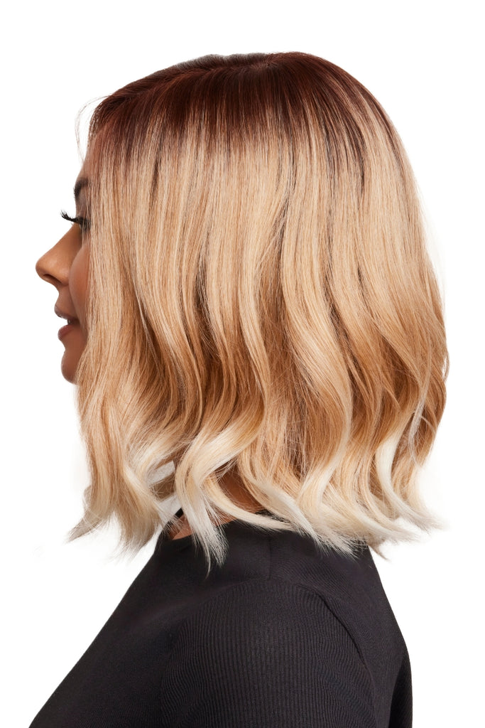 Side view of the wavy bob.