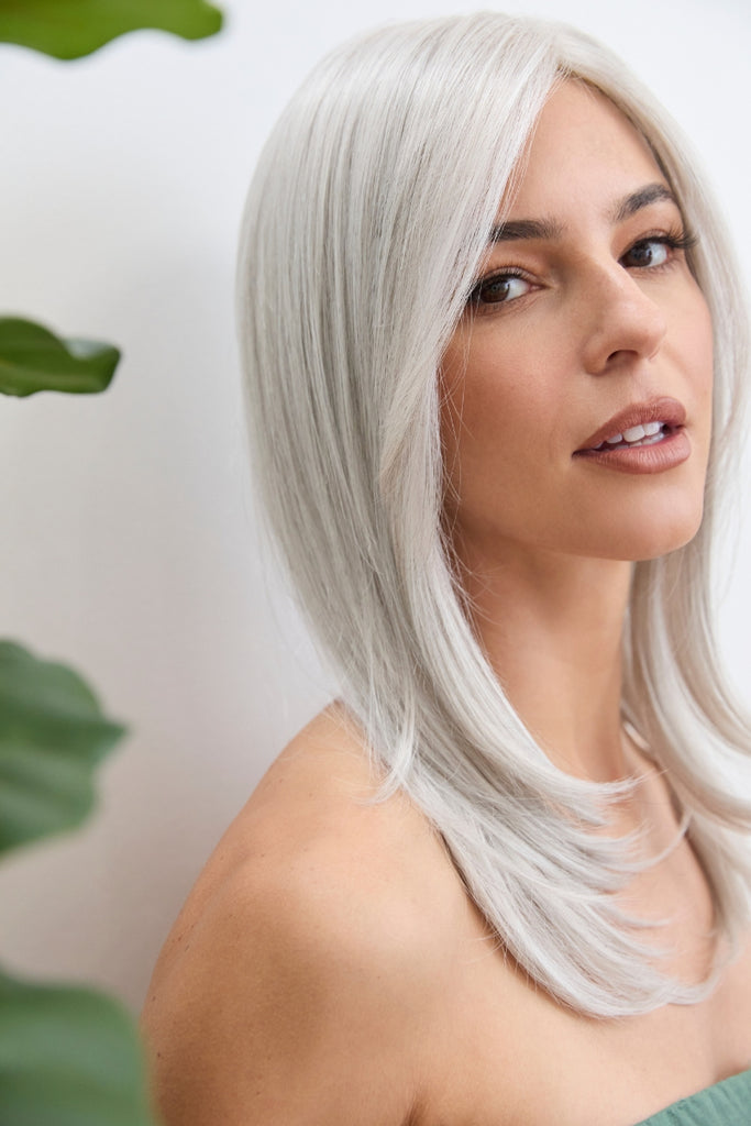 Women wearing a wig by Amore in a blend of shade 59 and 60.