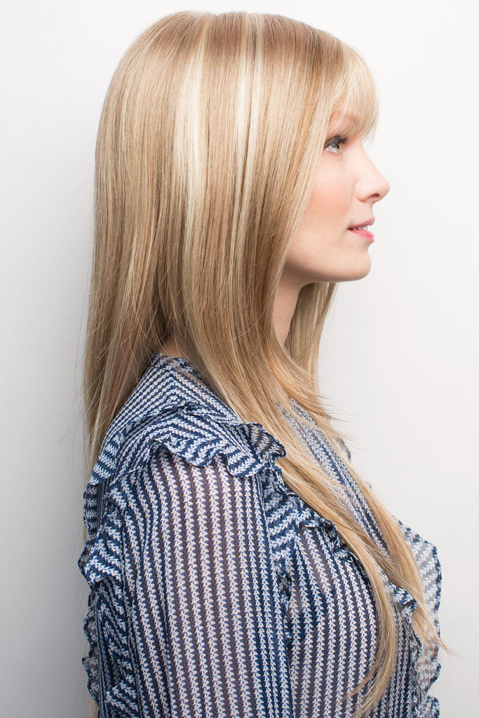 Model wearing the Amore wig Stevie #2516 6.