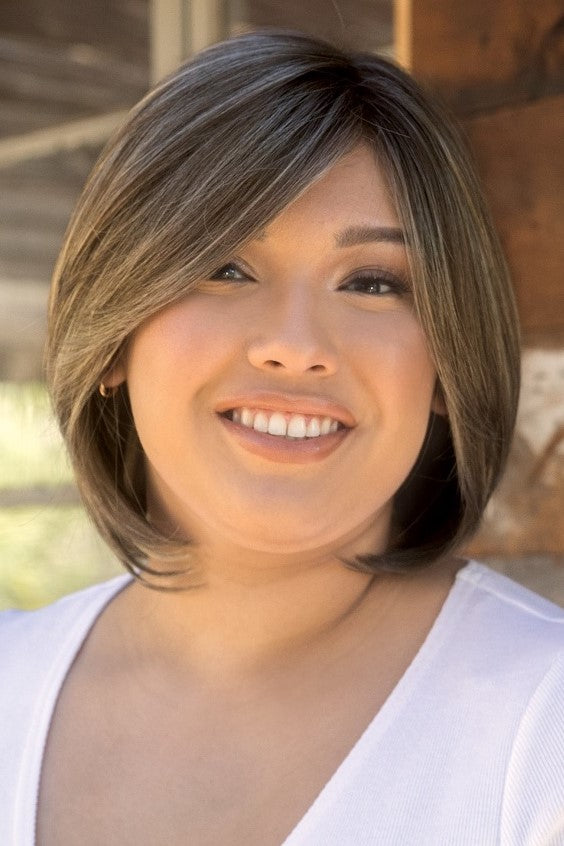 Model wearing the Amore wig Sybil (#2583) 1.