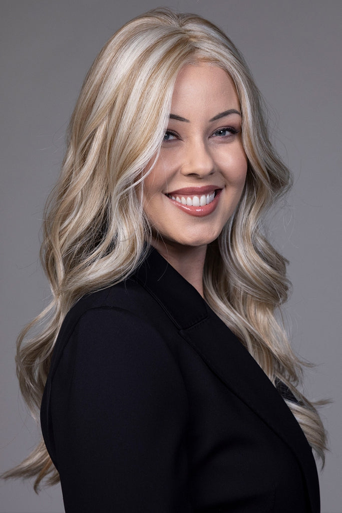 Woman wearing Priestly in the color Cream Soda Blonde.