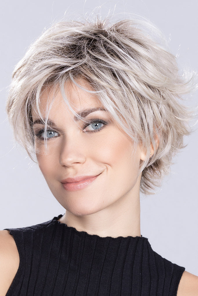 Front photo of a woman wearing Relax by Ellen Wille in the color Metallic Blonde Rooted.