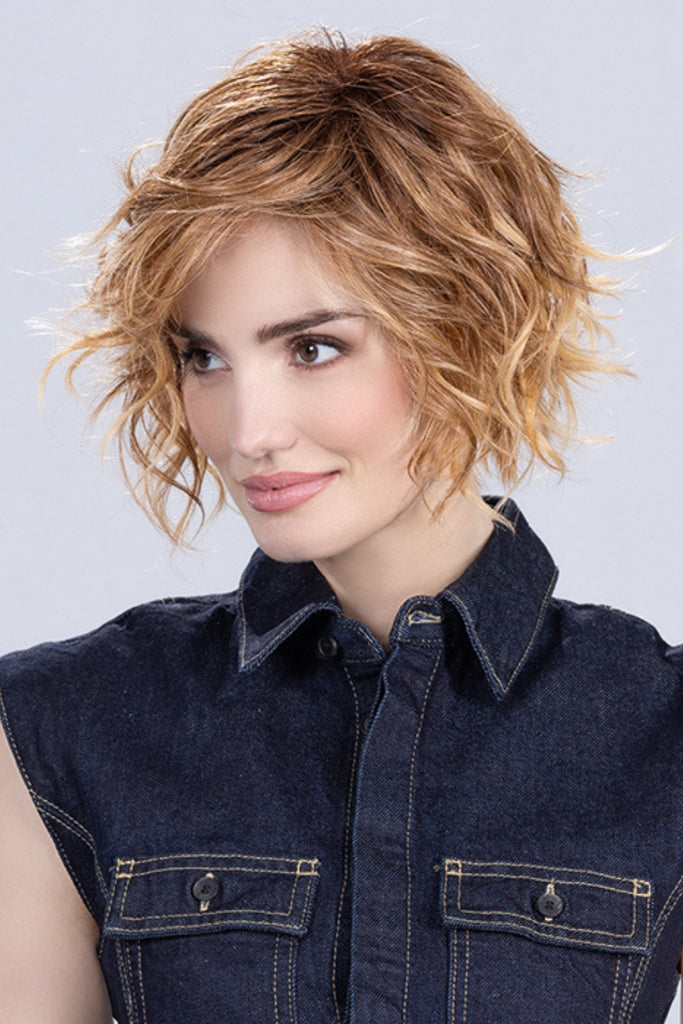 Model styling Cookie in the color Toffee Blonde Rooted.