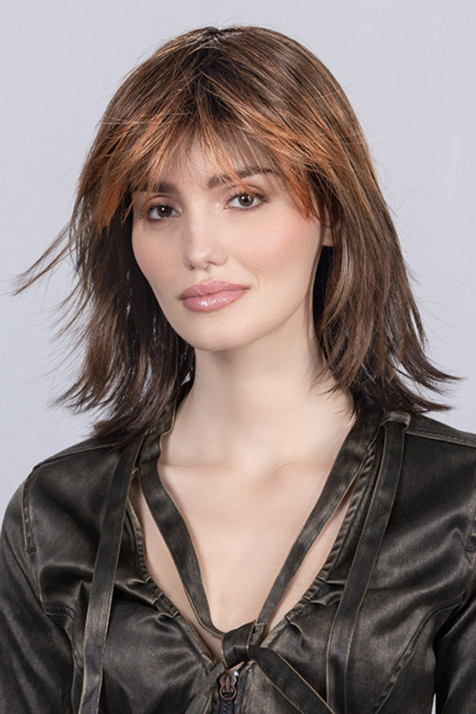 Woman wearing the wig Rainbow by Ellen Wille.