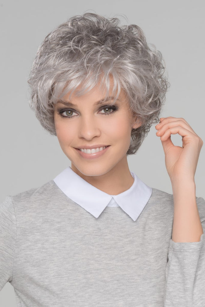 Women wearing an Ellen Wille Wig City in the color Snow Mix.