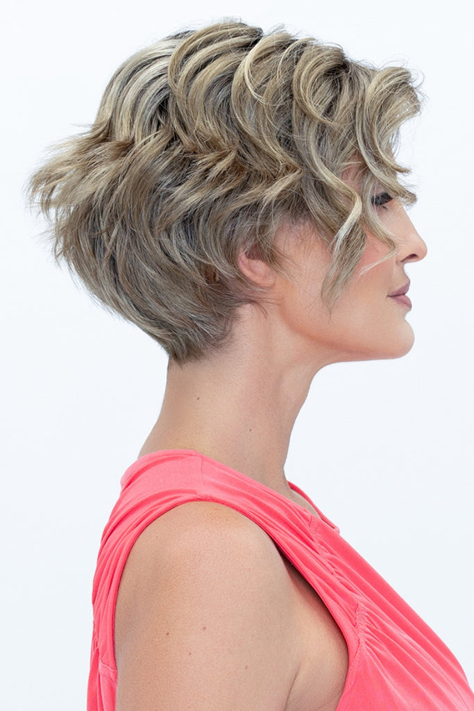 Model styling Donna in the color Golden Sandstone.