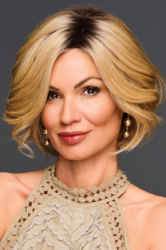 Woman wearing Trend Alert Luxury in the color SS Golden Wheat by Gabor.