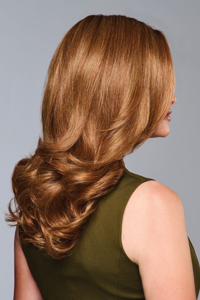 Model styling the color SS Iced Pumpkin Spice Latte.