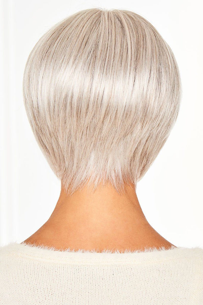 Model wearing Gabor wig Cameo Cut 5.