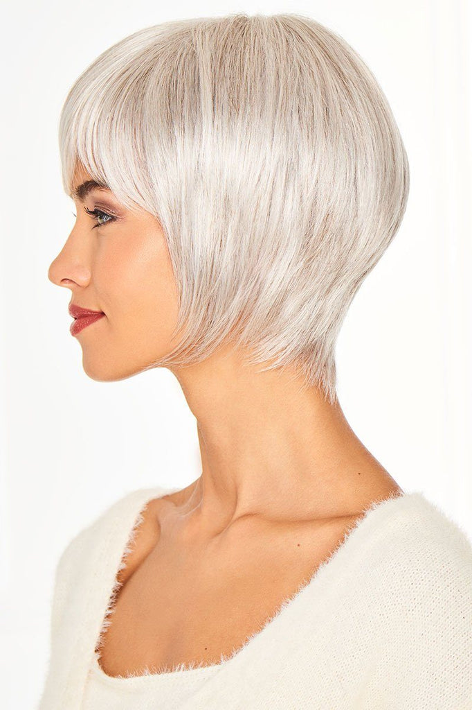 Model wearing Gabor wig Cameo Cut 4.