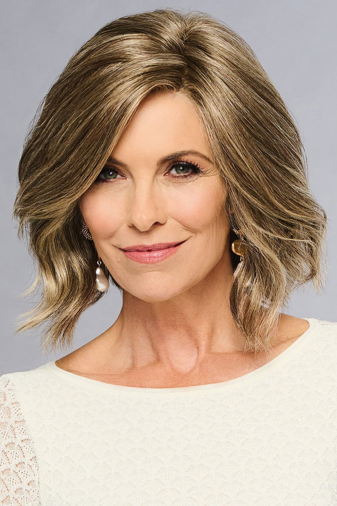 Model wearing Gabor wig Mod About You 1.