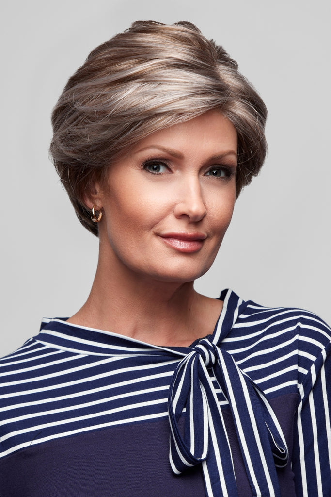 Woman wearing Ivie, a short straight wig. 