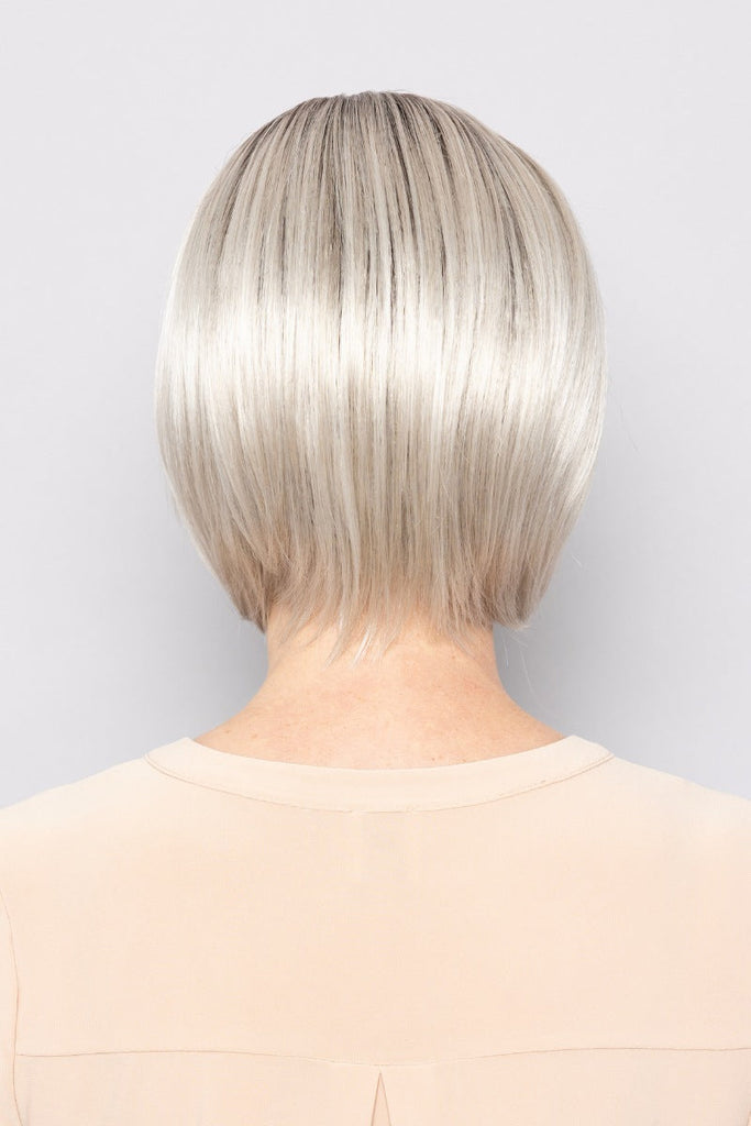 Back of model wearing the color 60/101GR.