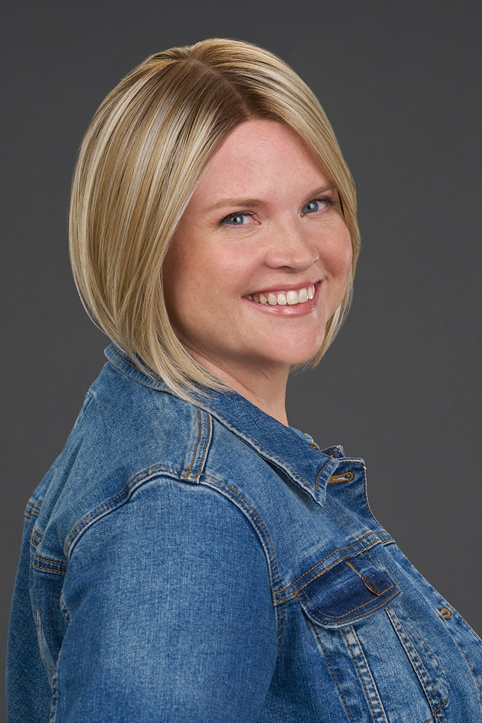 Side of model wearing the color FS17/101S8.