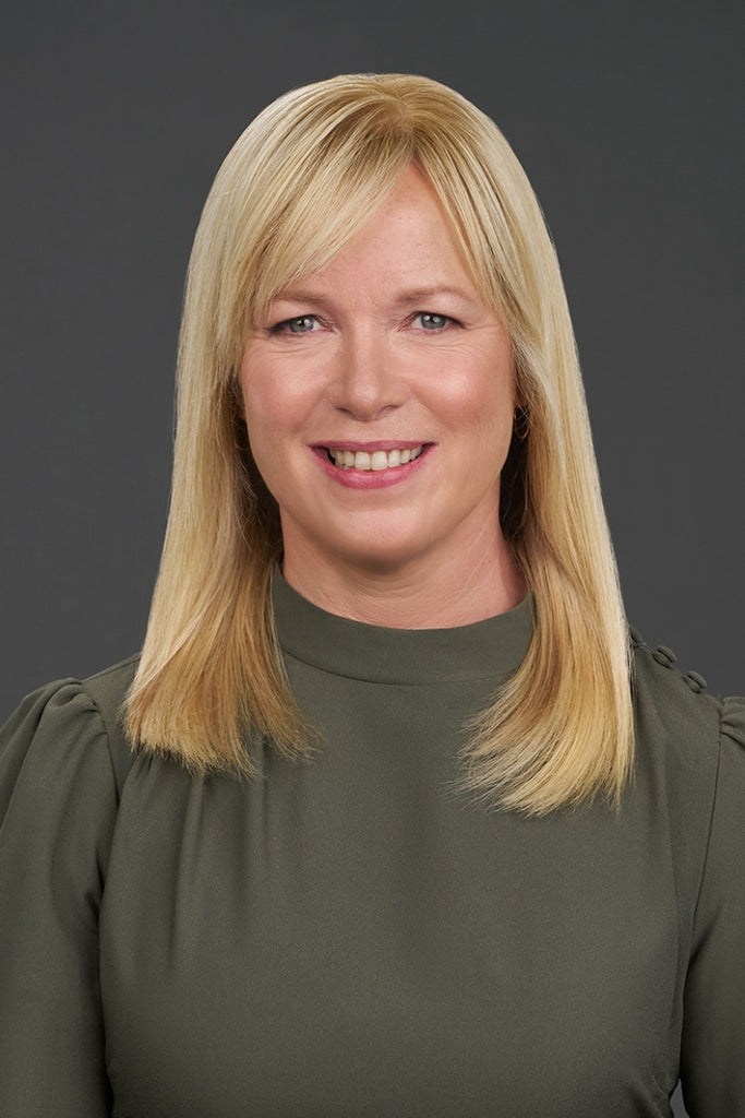 Model wearing EasiPart XL French 18.