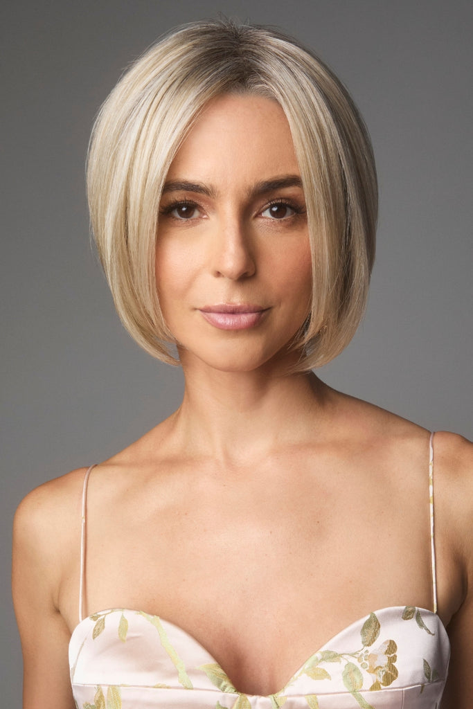 Woman wearing Ayumi in the color Light Ash Blond-R.