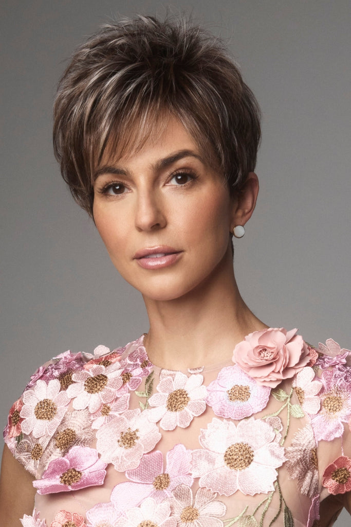 Woman wearing Rin in the color Tres Chocolate.