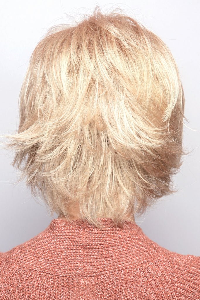 Model wearing the Noriko wig Ryan #1653 8.