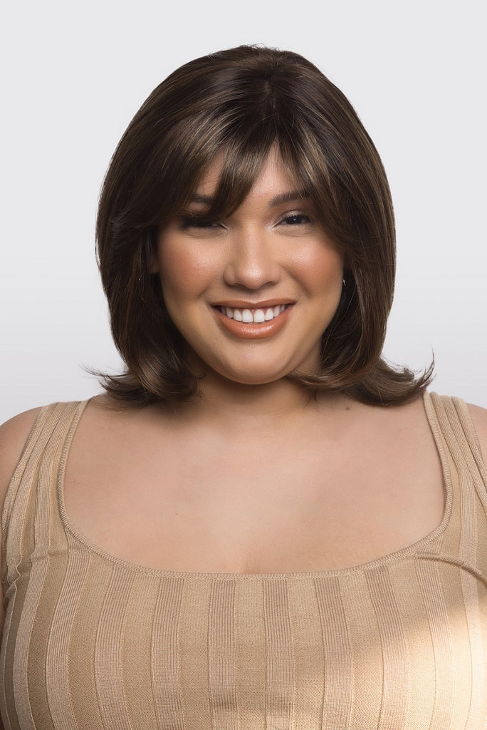 Model wearing the Amore wig Levy (#2582) 4.