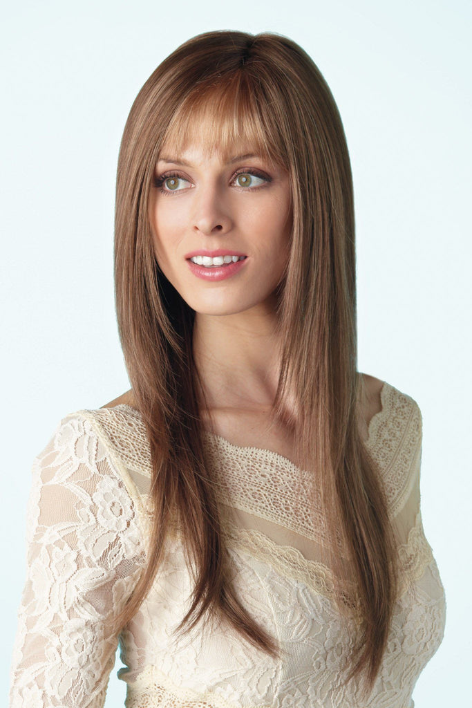 Model wearing the Amore wig Stevie #2516 8.