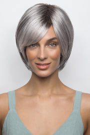 Model wearing the Amore wig Tate (#2580) 11.