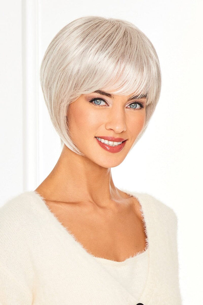 Model wearing Gabor wig Cameo Cut 1.