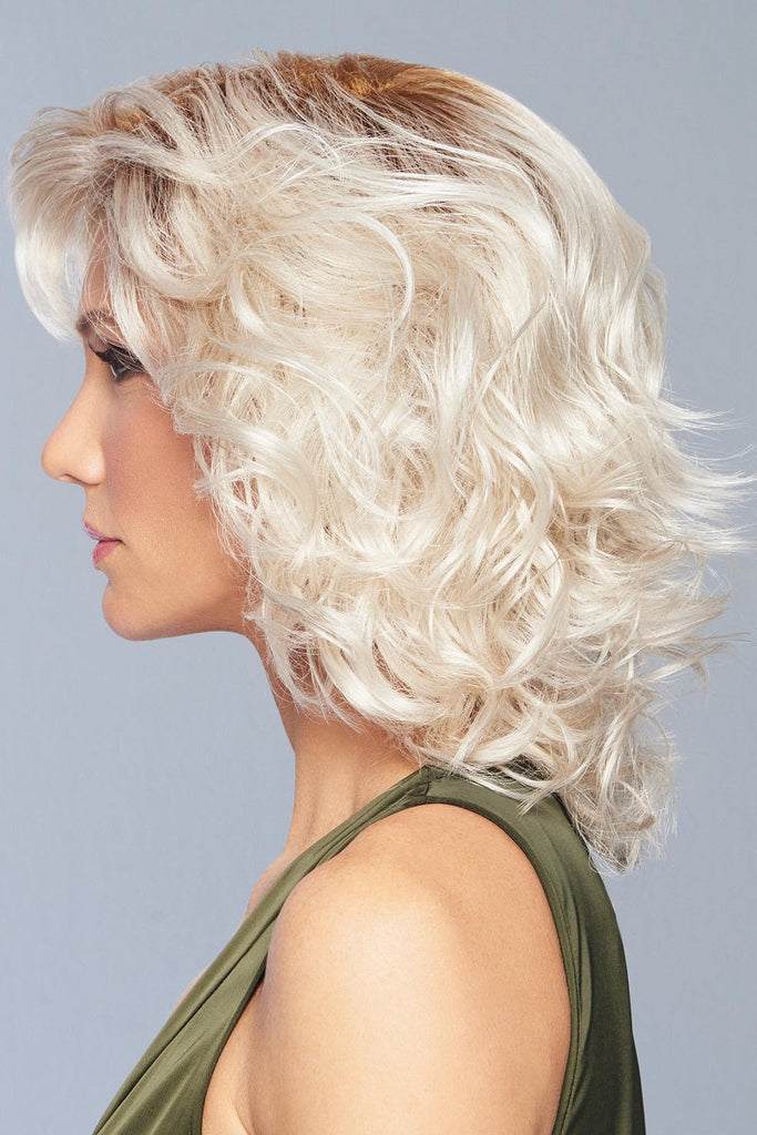 Model wearing Gabor wig Curl Up 3.